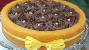 Bolo piscina de cenoura confeitado