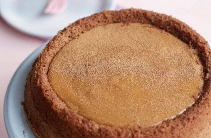 Bolo piscina de chocolate com doce de leite