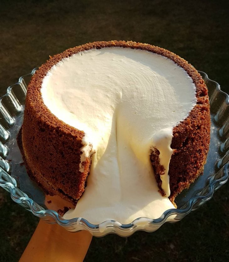 Bolo piscina de chocolate com leite em pó