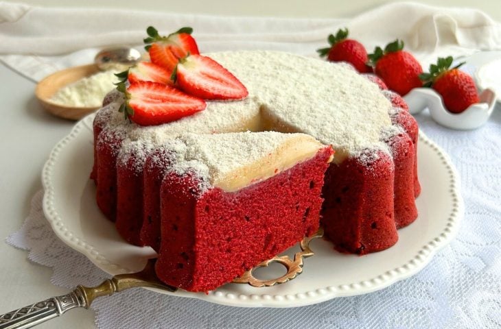 Bolo piscina red velvet