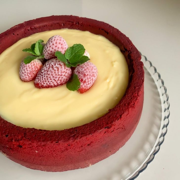 Bolo piscina red velvet