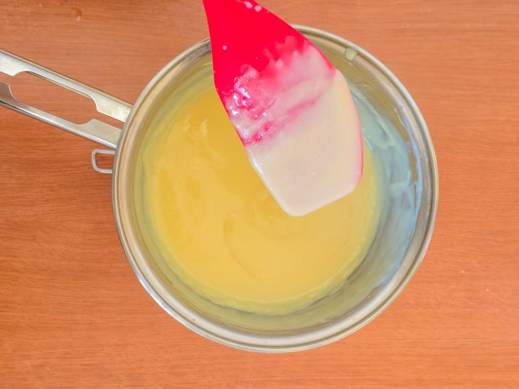 Creme branco pronto na panela.