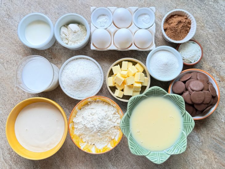 Ingredientes reunidos na bancada.