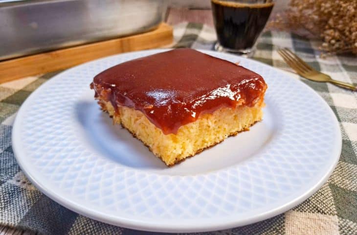 Bolo queijadinha cremoso