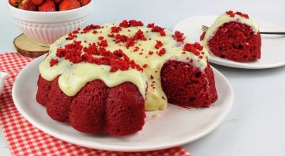 Bolo red velvet simples