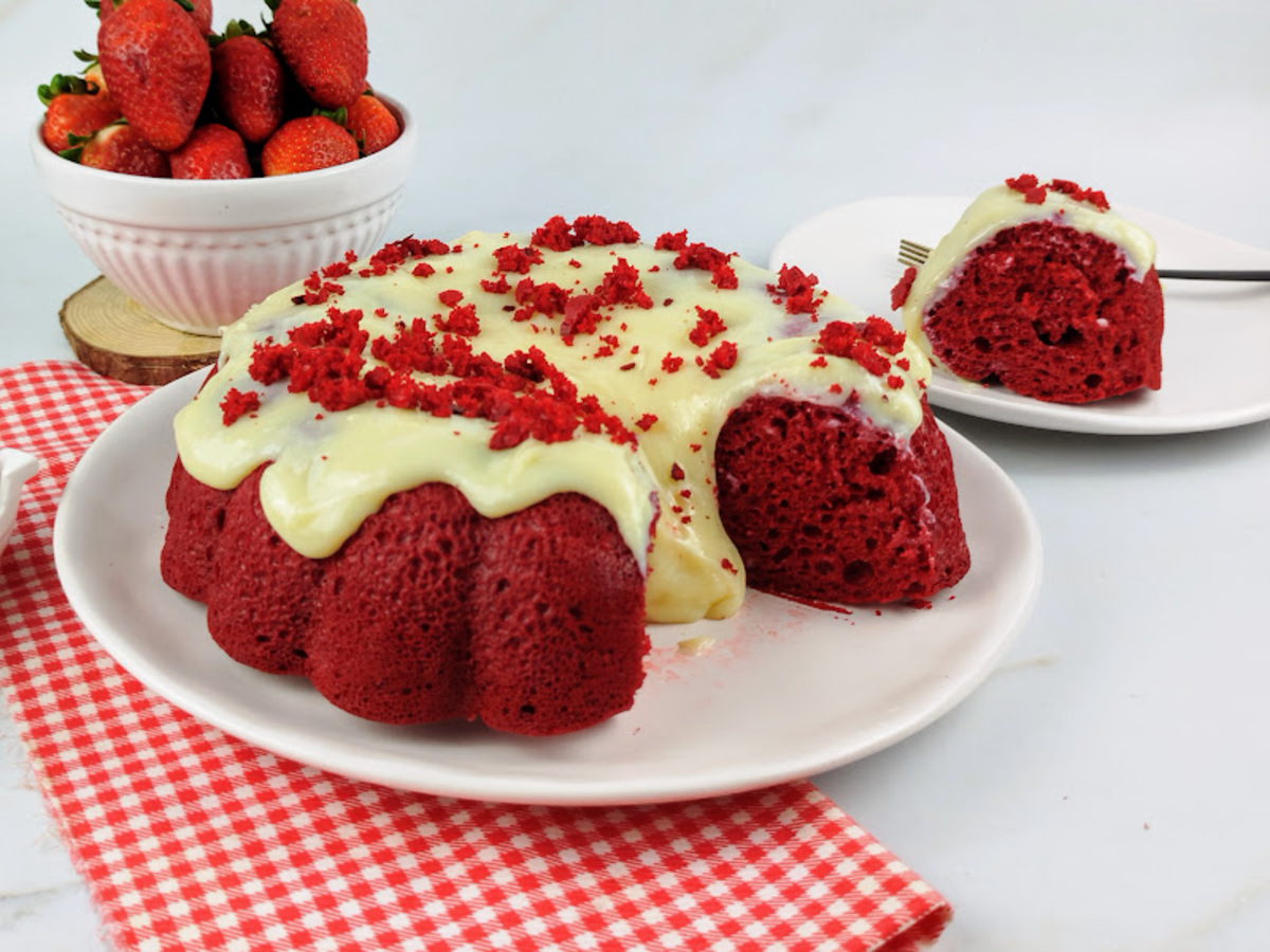 Bolo red velvet simples
