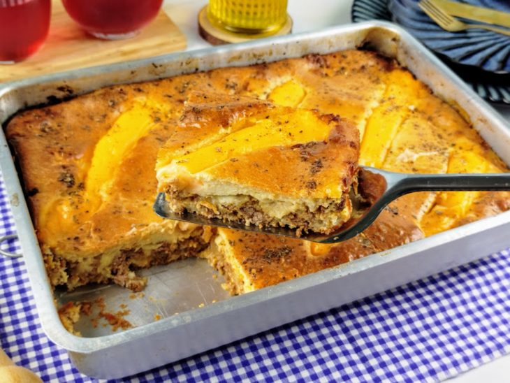 Bolo salgado de carne moída pronto para consumo.
