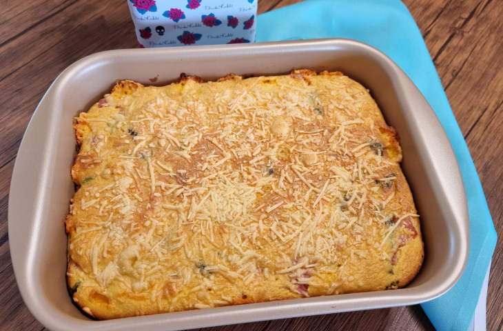 Bolo salgado de milho com presunto e queijo