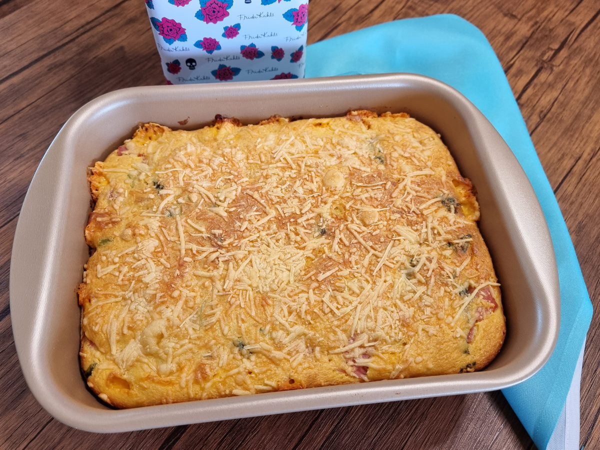 Bolo salgado de milho com presunto e queijo