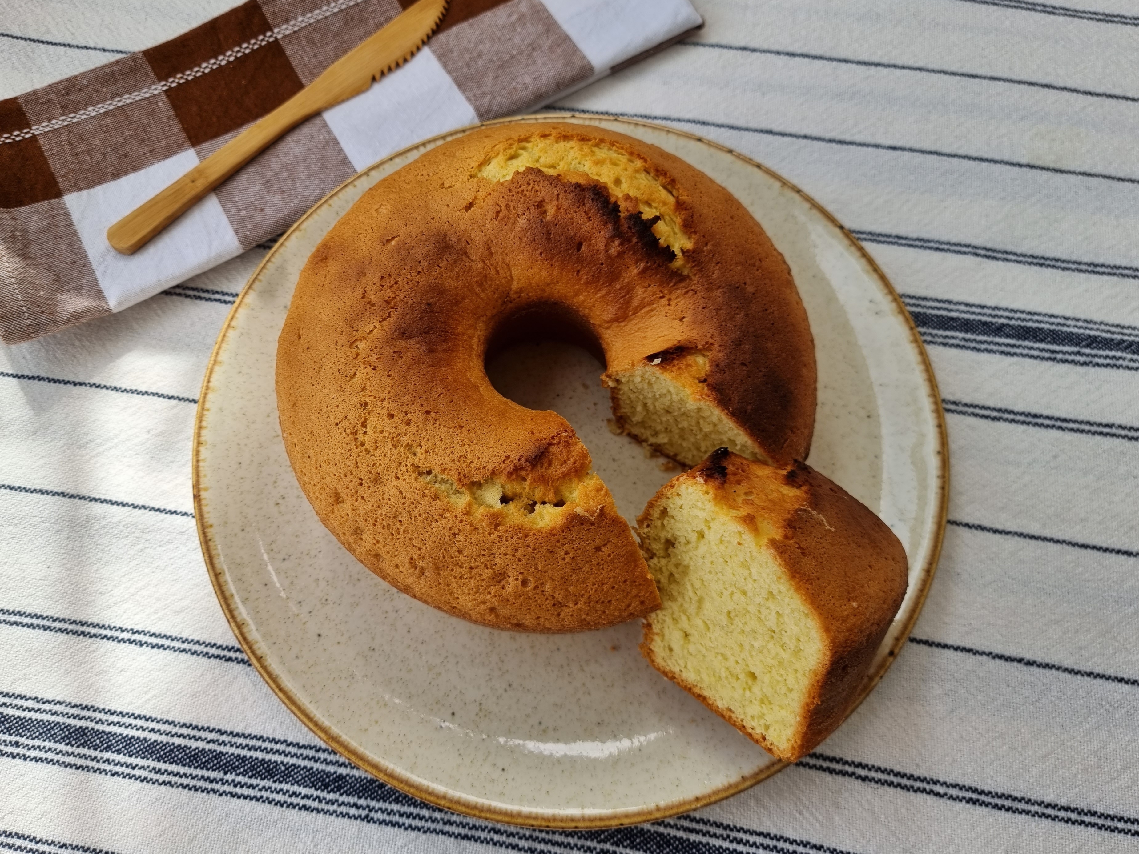 Bolo sem leite: fofinho, fácil e rápido