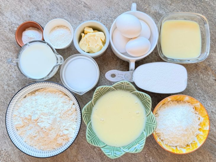 Ingredientes reunidos na bancada.