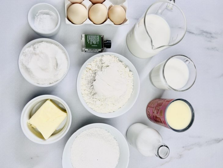 Ingredientes reunidos na bancada.