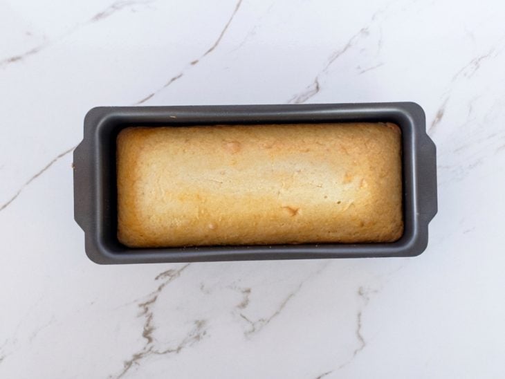 Bolo assado após o tempo de forno.