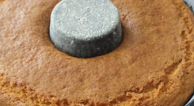 Bolo vegano de fubá com coco