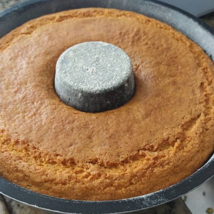 Bolo vegano de fubá com coco