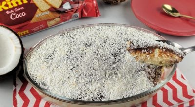 Bombom de coco de travessa com bolo