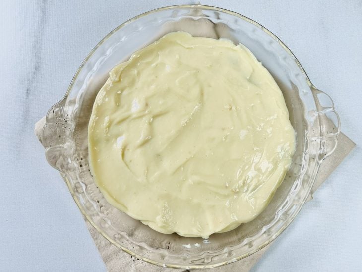 Creme branco adicionado ao refratário.