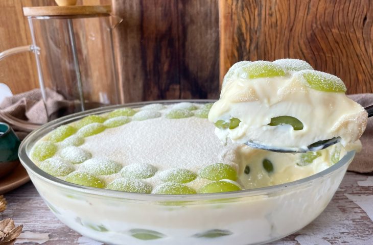 Bombom de uva na travessa fácil