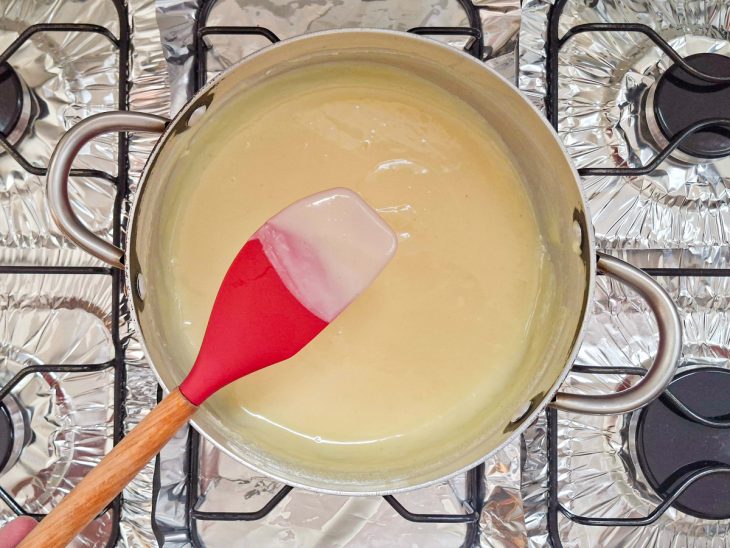 Creme branco no ponto correto.