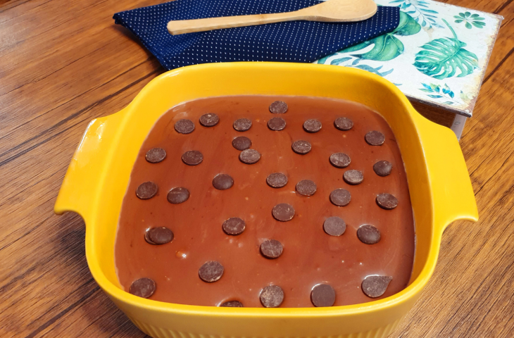 Bombom na travessa de Ninho com chocolate