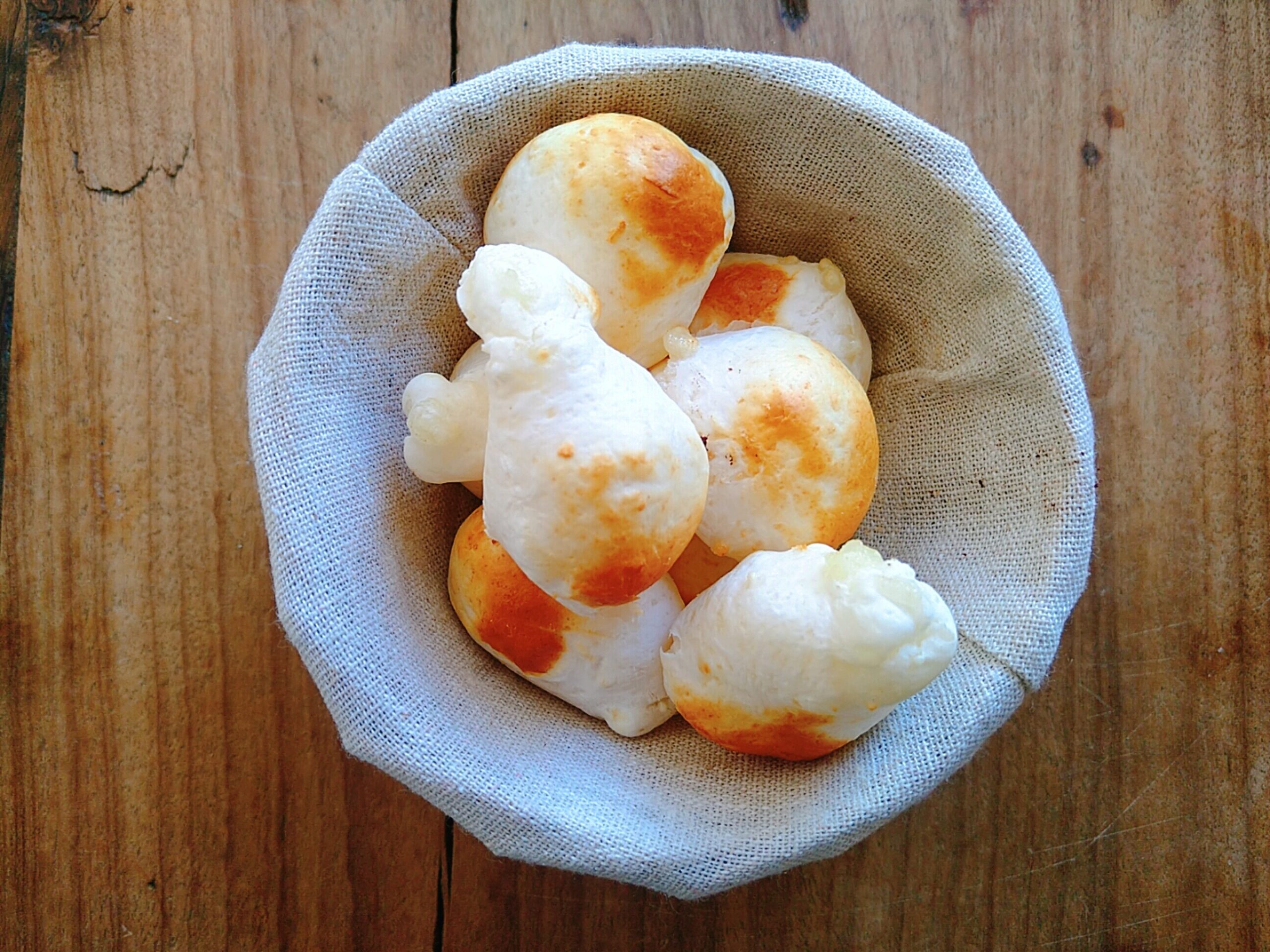 Pão de queijo com creme de leite