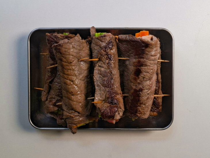 Bracciolas douradas depois da pressão.