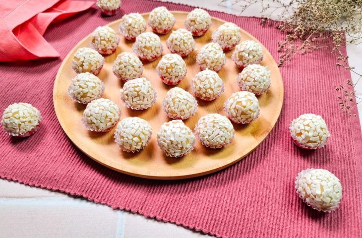 Brigadeiro branco com chocolate branco
