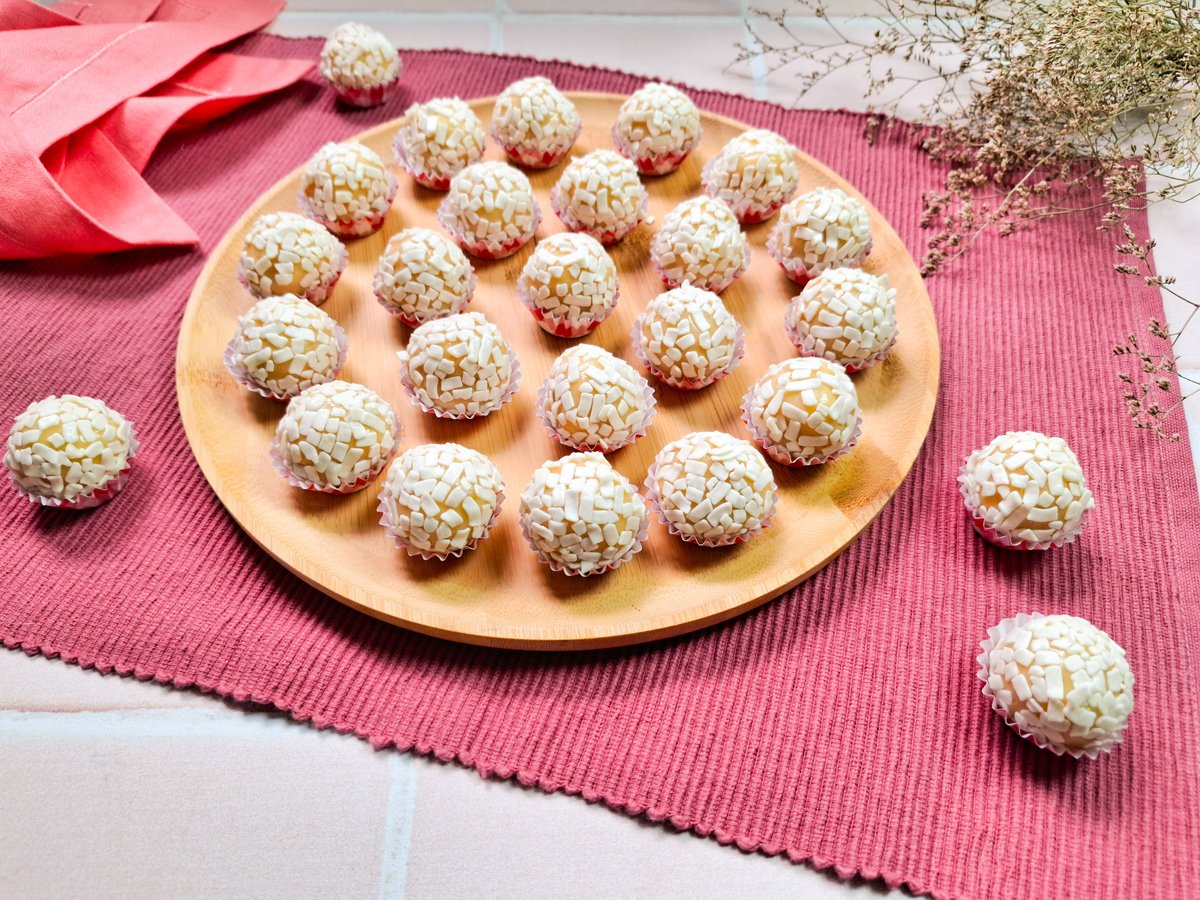 Brigadeiro branco com chocolate branco