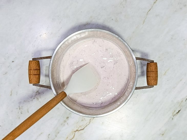 Creme de leite adicionado na panela.