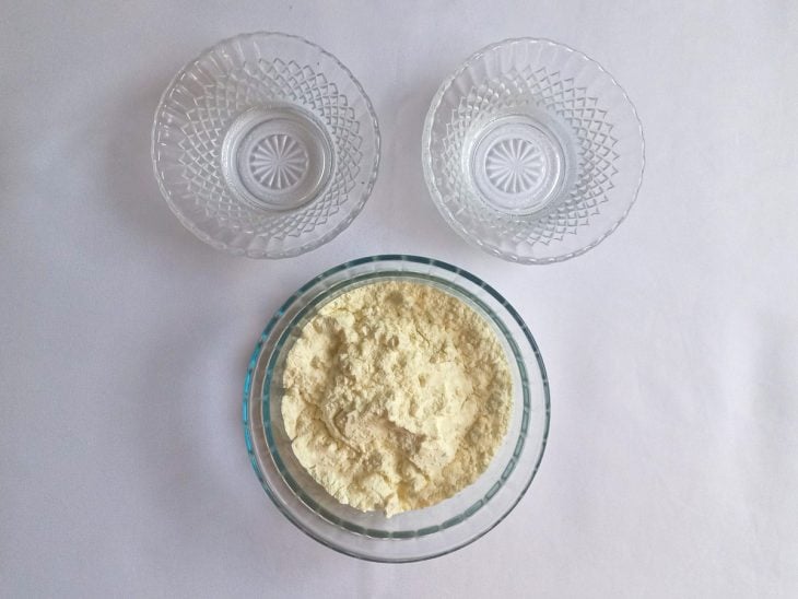 Ingredientes para a receita reunidos em uma bancada.