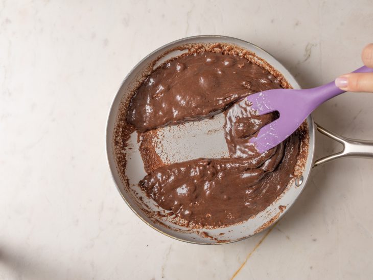 Brigadeiro desgrudando do fundo da panela.