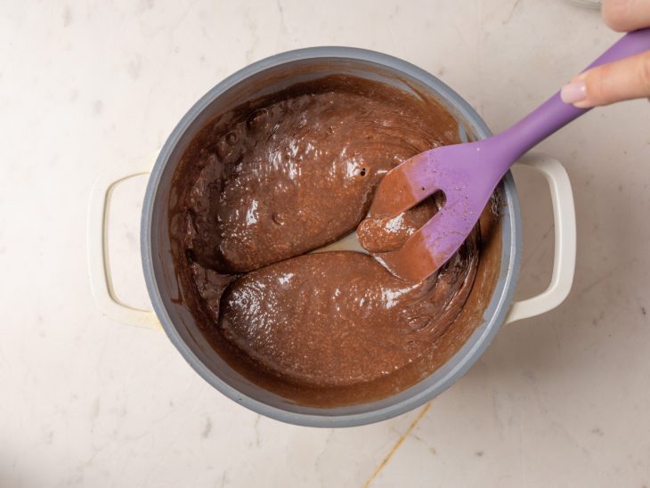 Brigadeiro de panela no ponto correto.