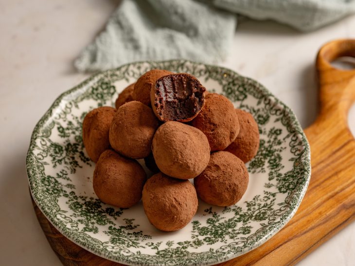Brigadeiros de Whey prontos para consumo.