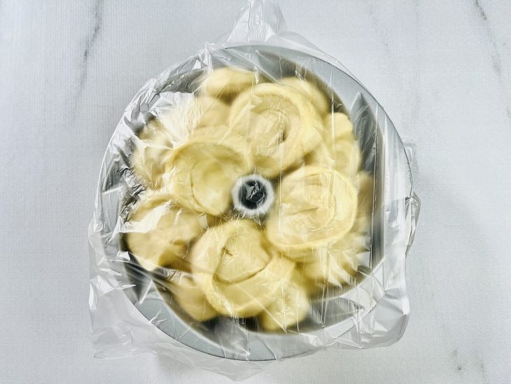 Forma coberta com plástico.