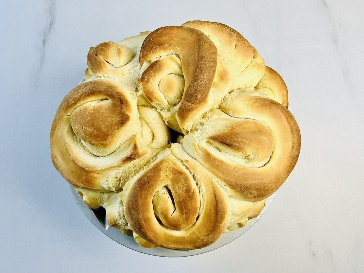 Brioche saído do forno, já assado.