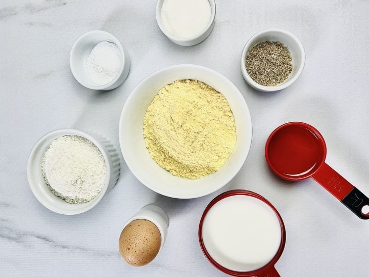 Ingredientes da receita reunidos em uma bancada.