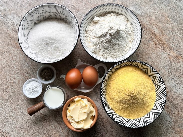 Ingredientes para a receita reunidos em uma bancada.