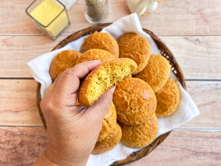 Broas tradicionais prontas para consumo.