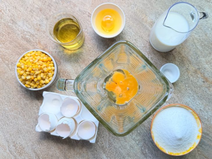 Ingredientes reunidos na bancada.