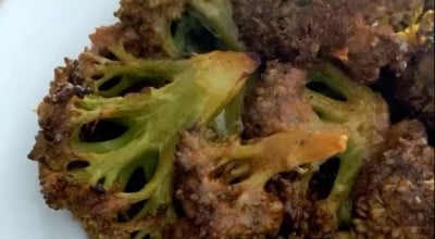 Brócolis assado ao molho de missô