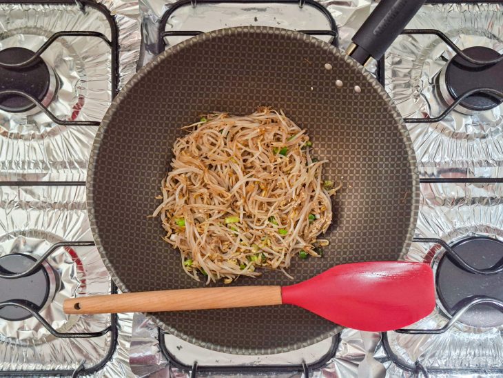 Broto de feijão refogado pronto.