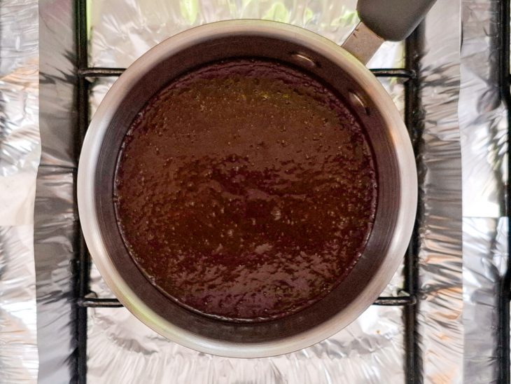 Calda preparada na panela.