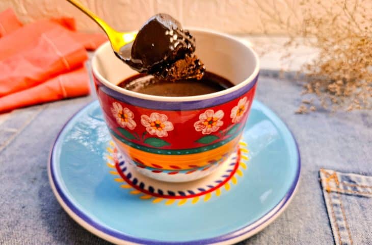 Brownie de caneca com casquinha