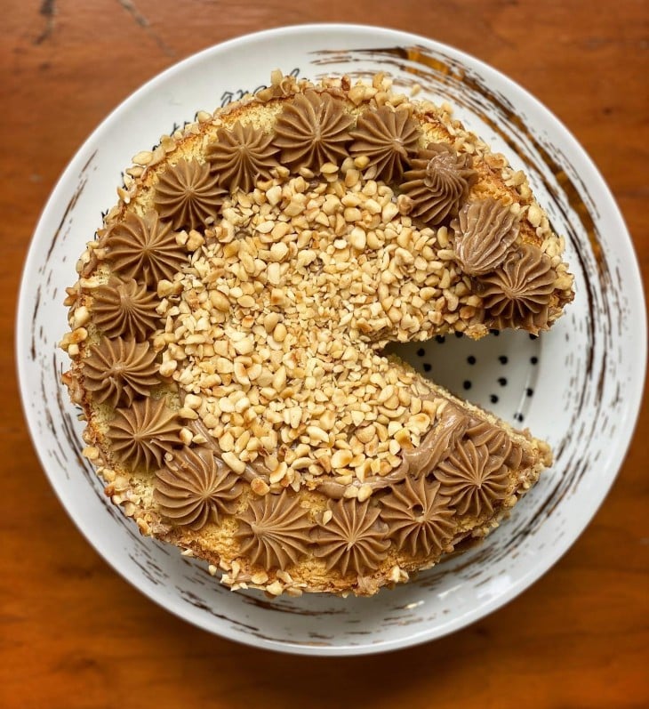 Brownie de chocolate branco e avelãs