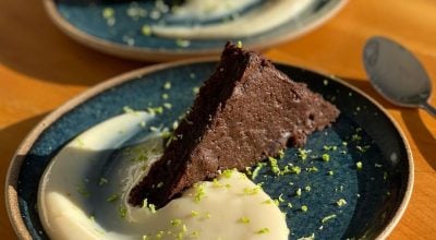 Brownie de chocolate com creme de limão