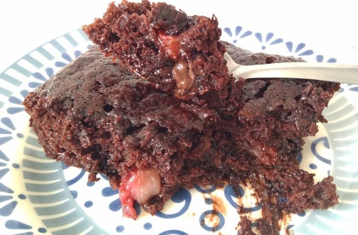 Brownie sem glúten com morangos