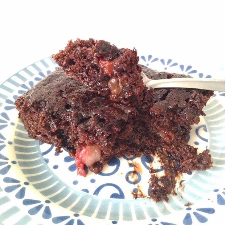 Brownie sem glúten com morangos