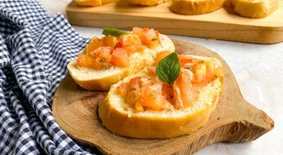 Bruschetta com pão francês