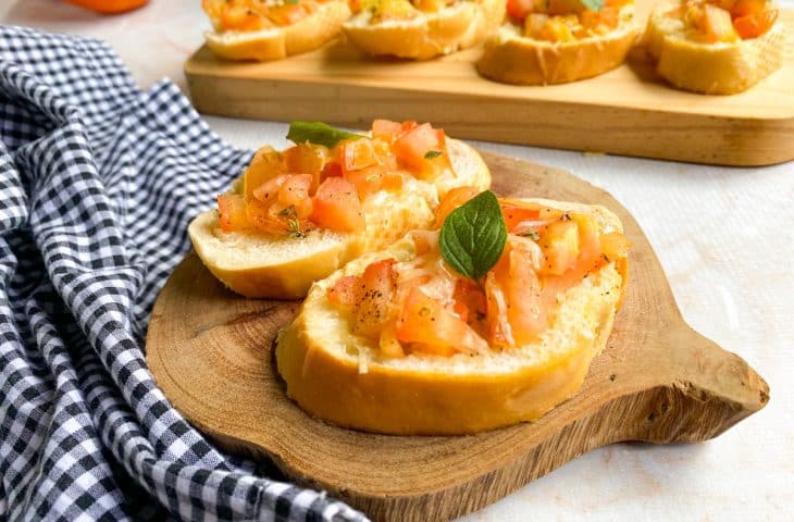 Bruschetta com pão francês