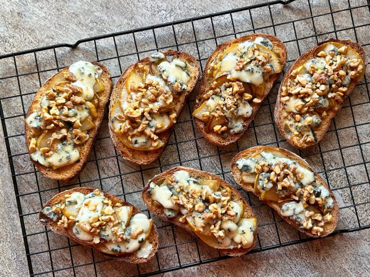 Bruschettas já retiradas do forno.